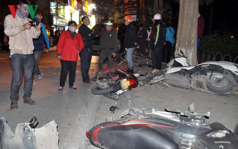 vu xe hop lexus dam lien hoan tai ha noi nhan chung ke lai su viec