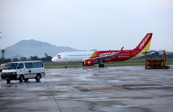 may bay vietjet dinh chi cat canh o noi bai vi canh bao truc trac