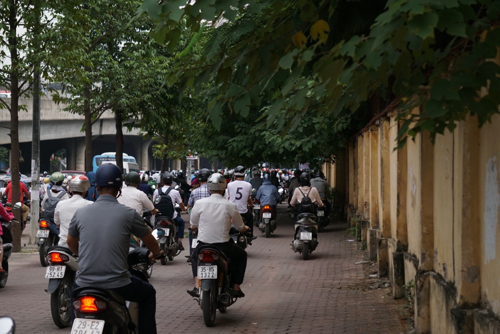 chi tram ti xen via he dai phan cach mo rong duong o ha noi khong giai quyet duoc un tac