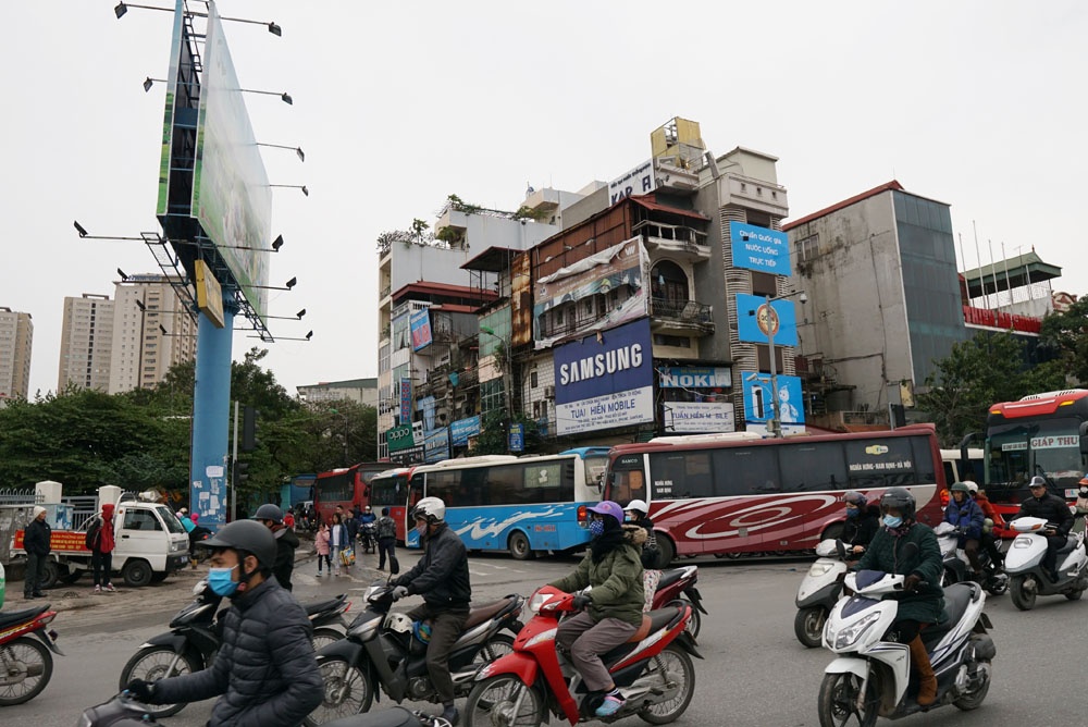 vang khach dip tet duong lich 2019 duong vao ben xe giap bat van chat ken nguoi