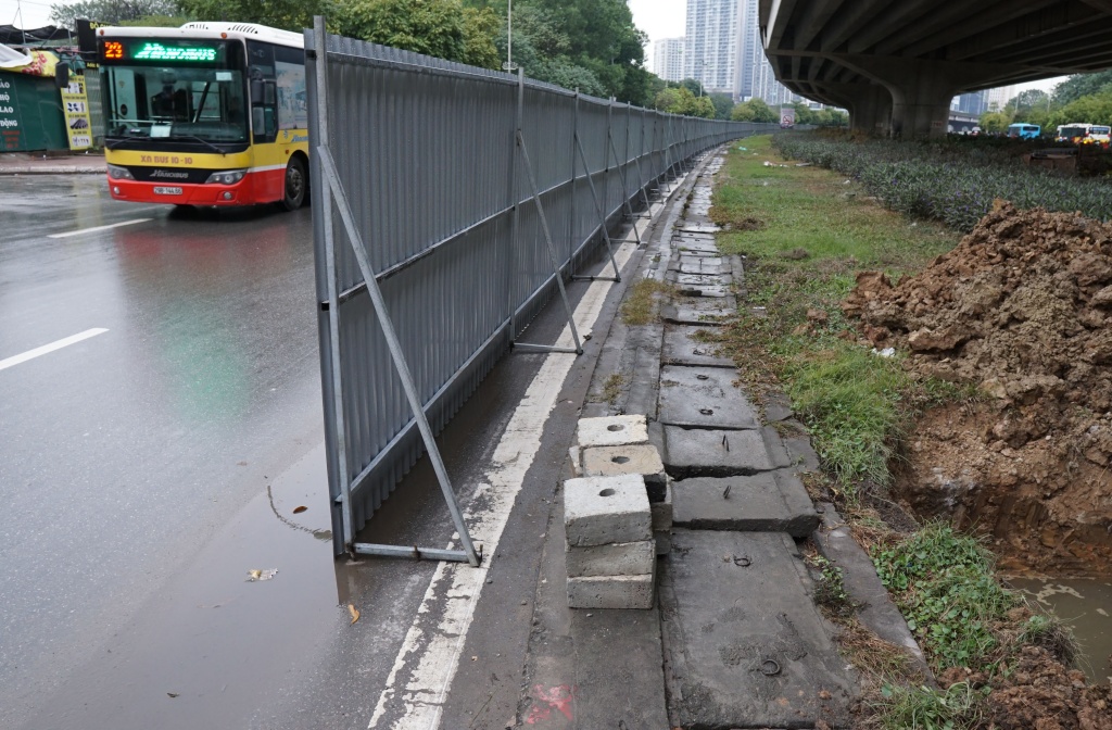 ha noi chuan bi xen via he duong lang dai phan cach vanh dai 3