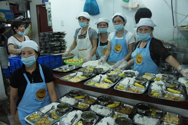 chuyen nguoi sai gon tu te quan com 2000 dong giua long thanh pho