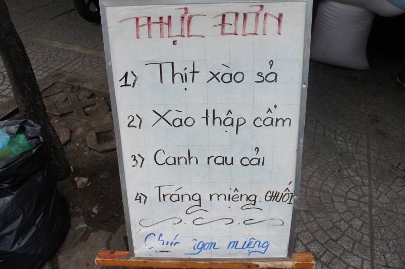 chuyen nguoi sai gon tu te quan com 2000 dong giua long thanh pho