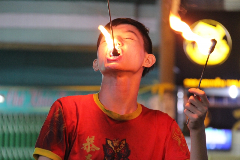 nhung nghe si duong pho p2 do mau voi nghe
