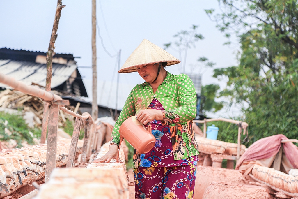 lang gom binh duong hoi ha san xuat ga vang don tet dinh dau