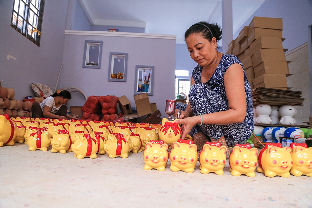 lang gom binh duong hoi ha san xuat ga vang don tet dinh dau