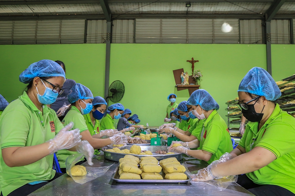 ong trum banh chung dua huong vi tet ra nuoc ngoai