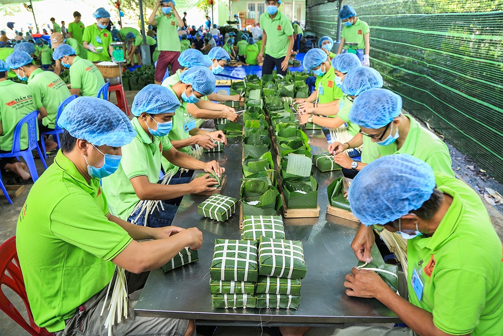 ong trum banh chung dua huong vi tet ra nuoc ngoai