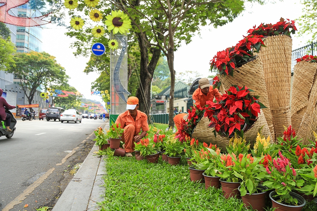 duong pho sai gon trang hoang don tet dinh dau 2017