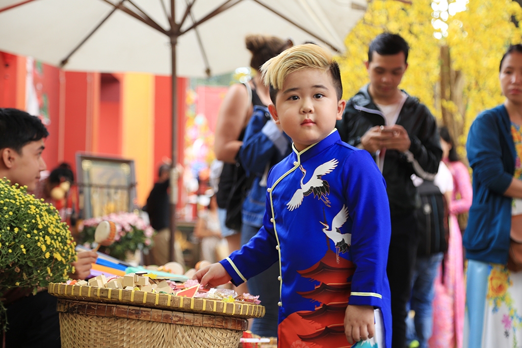 duong pho sai gon trang hoang don tet dinh dau 2017