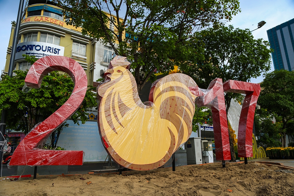 duong pho sai gon trang hoang don tet dinh dau 2017