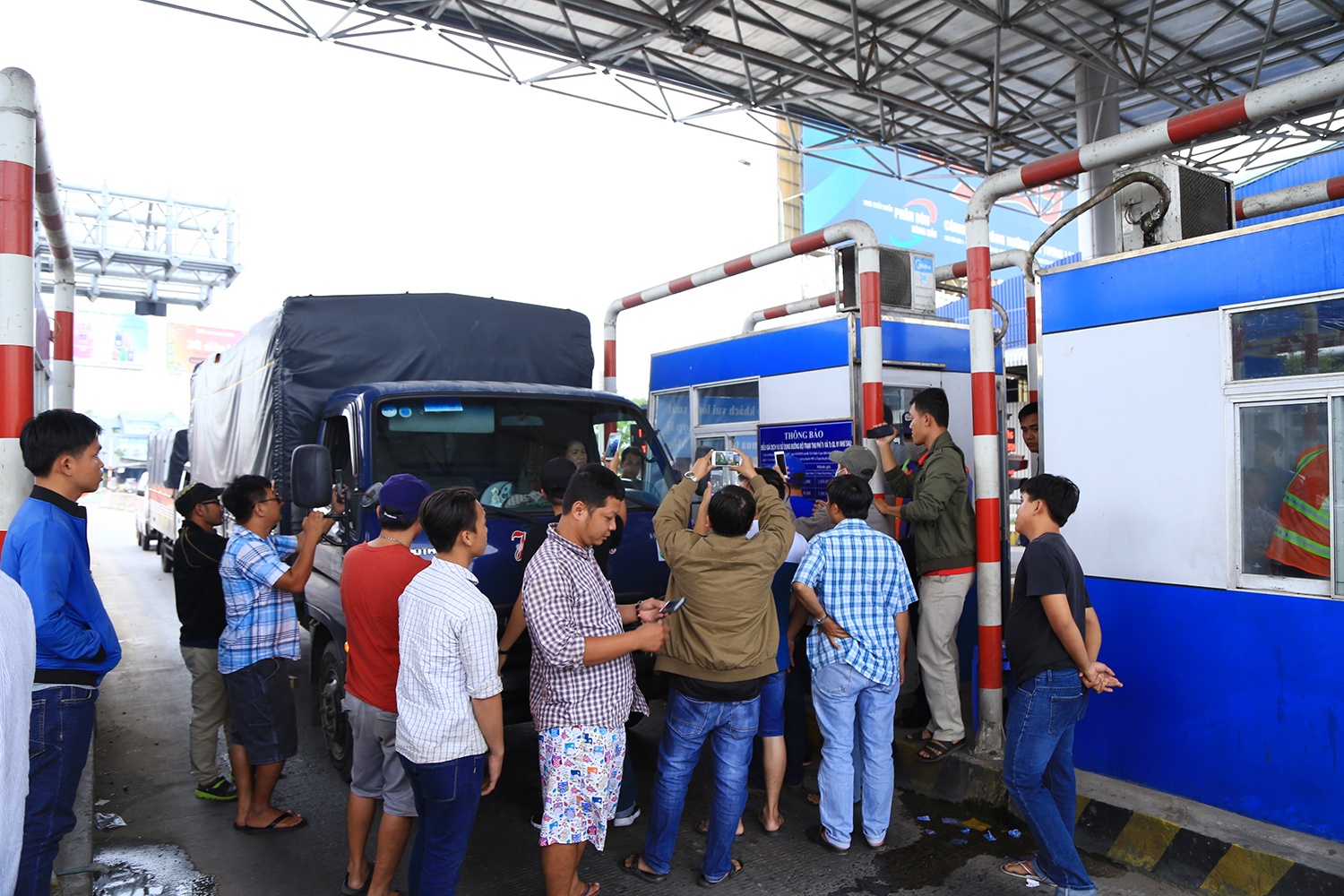 di vai tram met van phai tra tien o bot t2 thu gia nhieu xe muc 0 dong