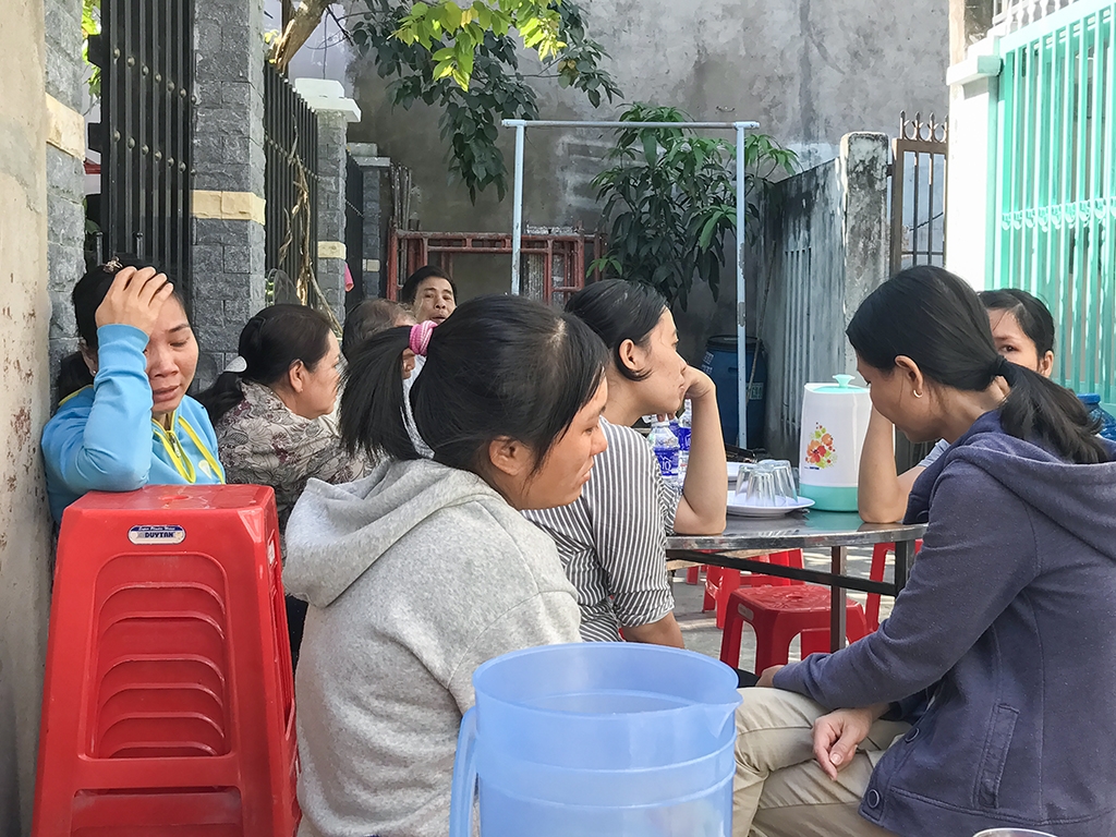 vu xe khach gay tai nan kinh hoang o binh duong can nuoc mat nguoi cha dua 2 con gai ve que noi mai tang