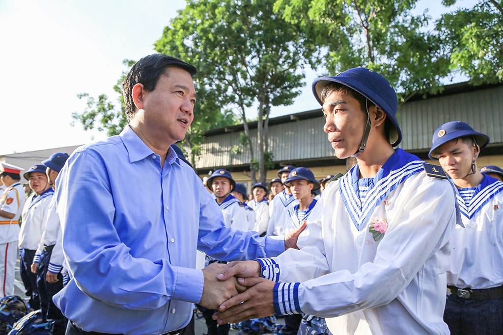 thieu nu sai gon gac lai but nghien len duong nhap ngu