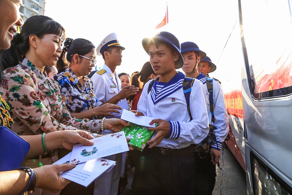 thieu nu sai gon gac lai but nghien len duong nhap ngu