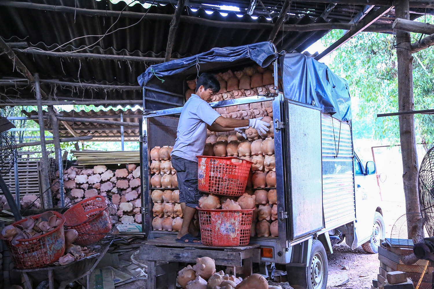 lang gom binh duong san xuat cho vang tai loc don tet mau tuat 2018