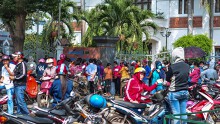 Nhờ Tổng Lãnh sự quán Hàn Quốc tìm chủ công ty nợ lương gần 2.000 công nhân
