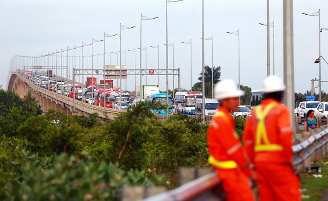 Kẹt trên 500m, không cho xe vào đường cao tốc ket tren 500m khong cho xe vao duong cao toc