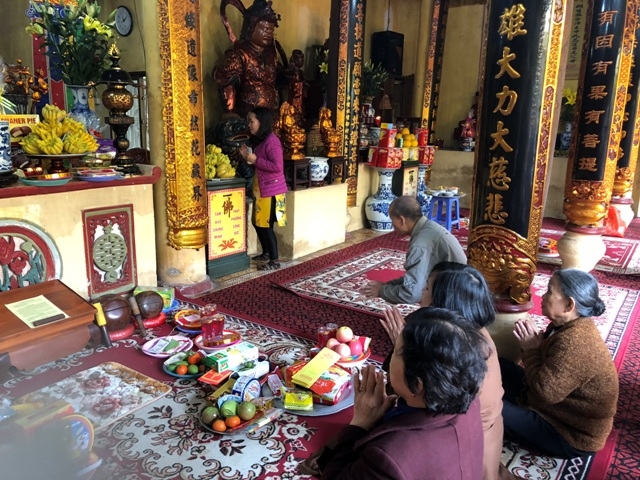 Đầu xuân, đường phố Hà Nội vắng vẻ, đình chùa đông đúc dau xuan duong pho ha noi vang ve dinh chua dong duc