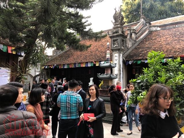dau xuan duong pho ha noi vang ve dinh chua dong duc