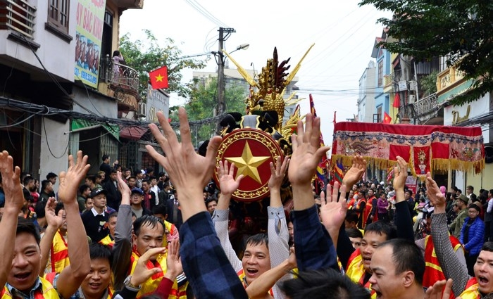 Rước pháo khổng lồ, tung hô quan đám tại hội Đồng Kỵ ruoc phao khong lo tung ho quan dam tai hoi dong ky