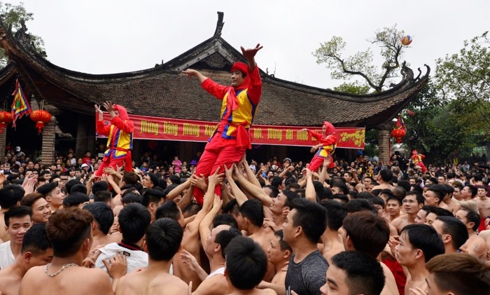Rước pháo khổng lồ, tung hô quan đám tại hội Đồng Kỵ ruoc phao khong lo tung ho quan dam tai hoi dong ky