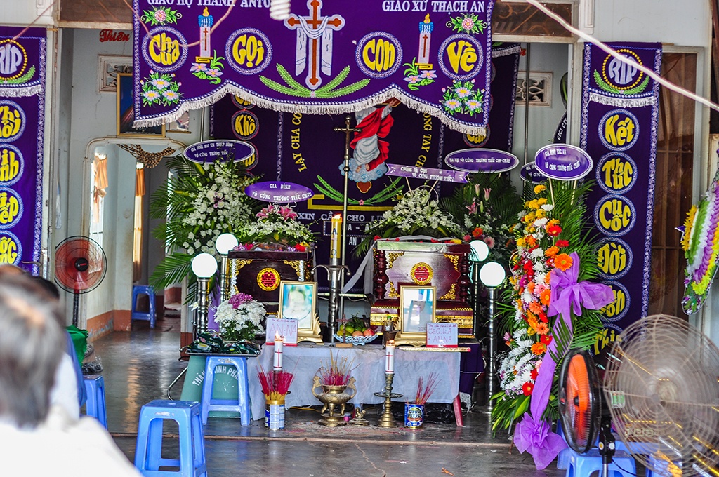 vu xe tai tong 3 me con tu vong truoc cong truong noi dau nguoi o lai