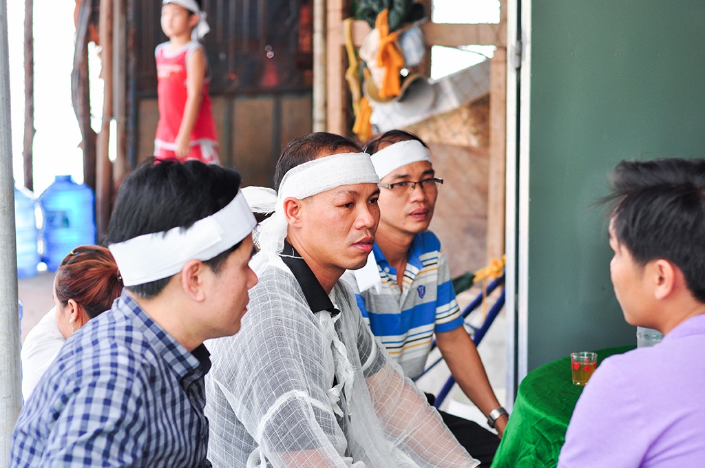 vu xe tai tong 3 me con tu vong truoc cong truong noi dau nguoi o lai