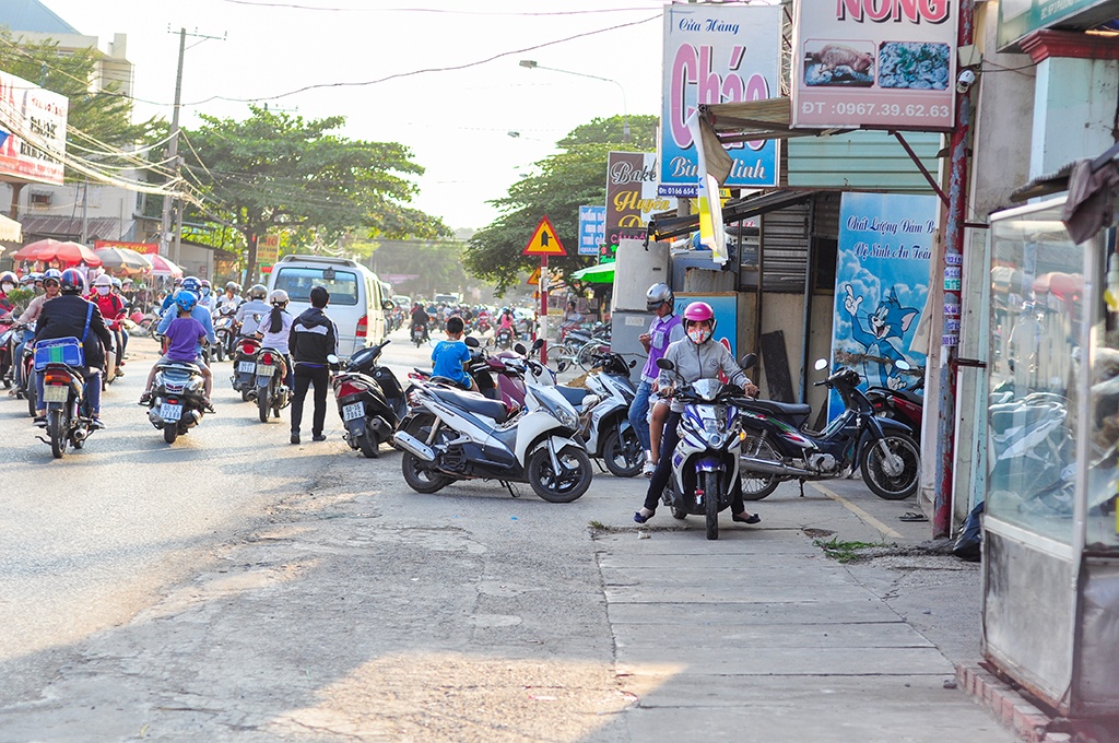 sau tphcm dong nai quyet gianh lai via he cho nguoi di bo