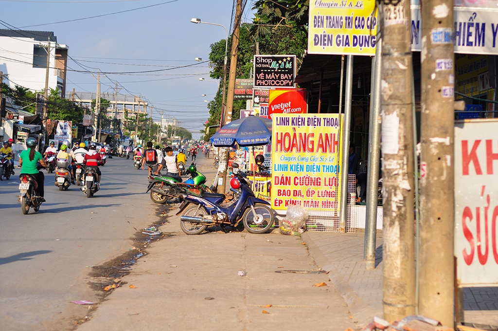 sau tphcm dong nai quyet gianh lai via he cho nguoi di bo