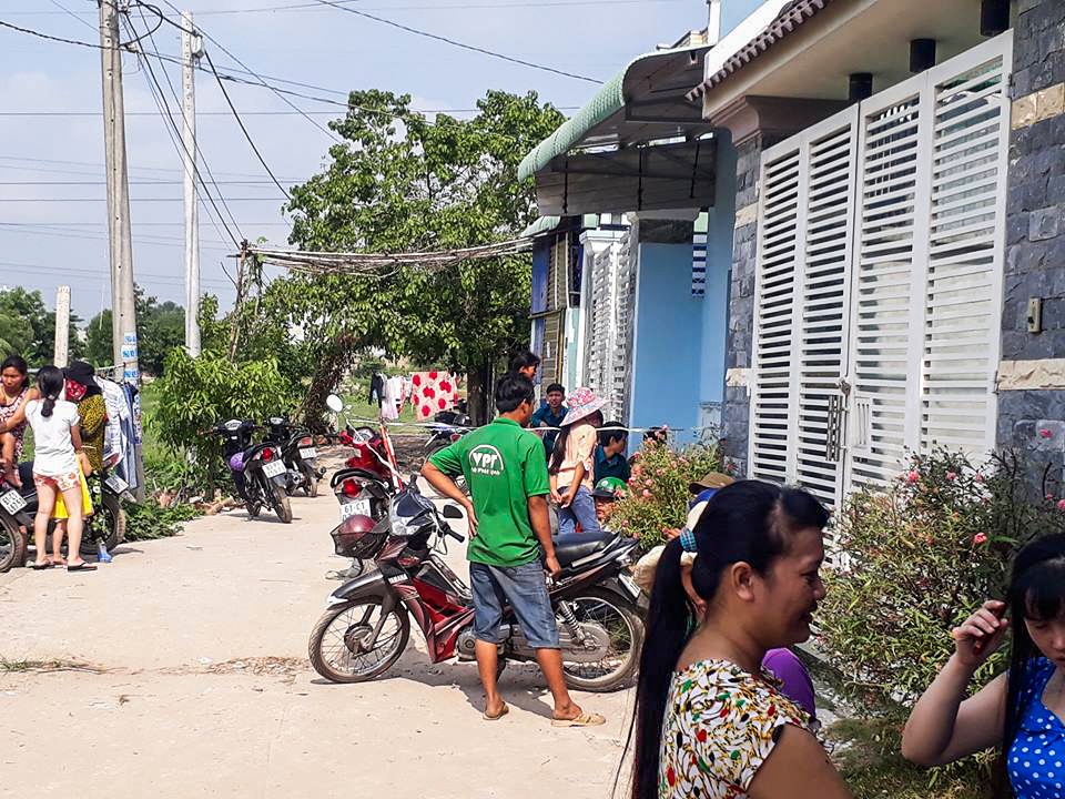 ngu day chong phat hien vo tu vong trong phong tro