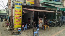 Nhóm thanh niên xông vào nhà dân chém người, ném bom xăng