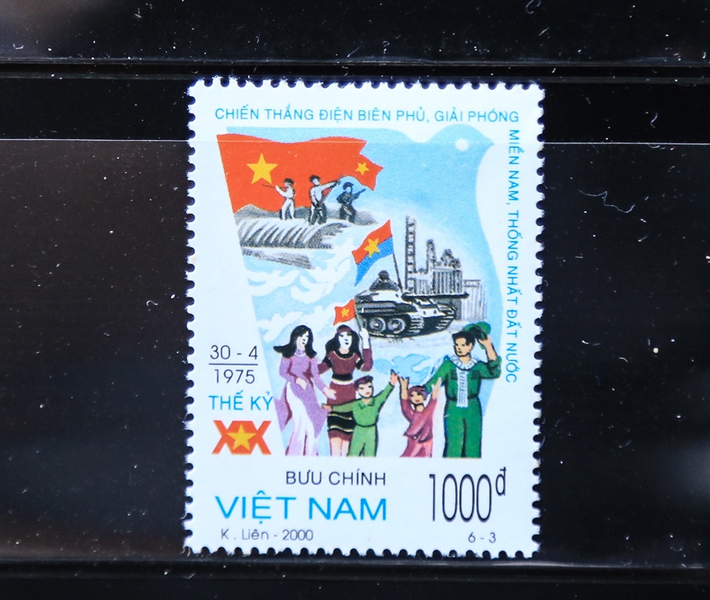 dau an ngay giai phong mien nam 3041975 tren nhung con tem buu chinh