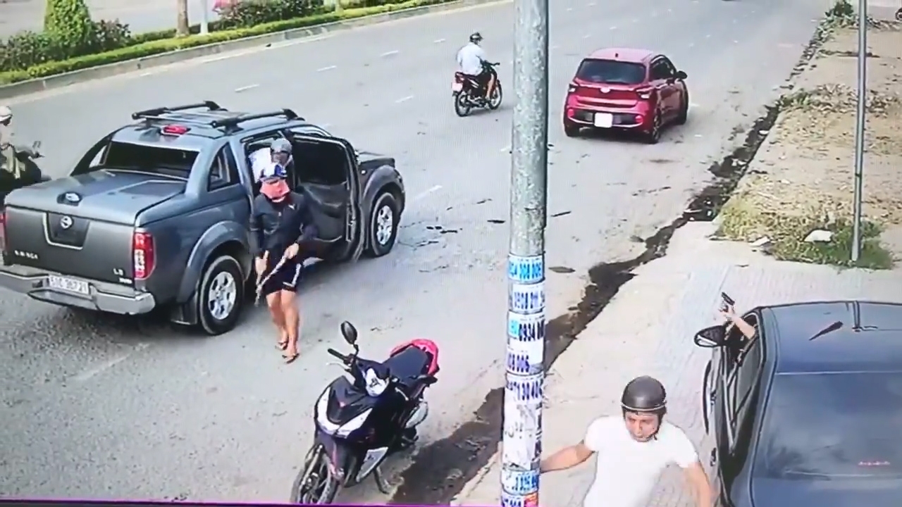mau thuan trong lam an 2 nhom thanh nien mang sung ban nhau kinh hoang