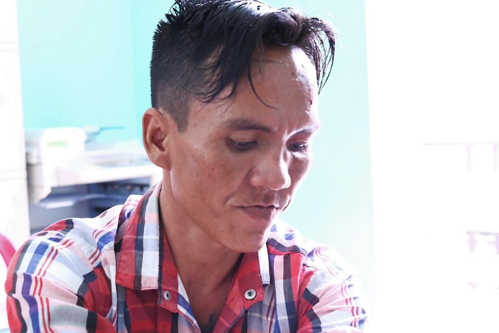 tieu thuong ke lai giay phut nguoi dan ong vao cho chem nhieu nguoi thuong vong