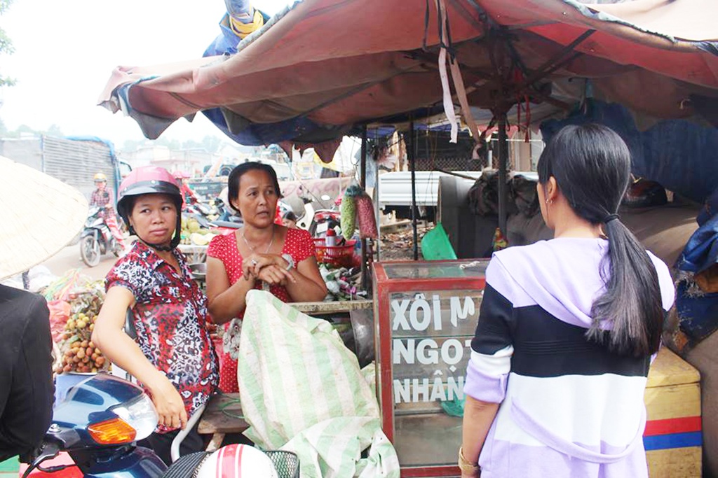 tieu thuong ke lai giay phut nguoi dan ong vao cho chem nhieu nguoi thuong vong