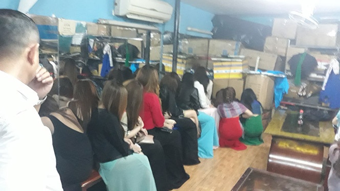 Thấy đoàn kiểm tra, nhân viên bật 'đèn tín hiệu' cho tiếp viên tháo chạy thay doan kiem tra nhan vien bat den tin hieu cho tiep vien thao chay