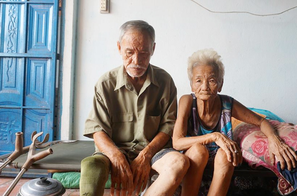 hai vo chong ngheo bi doi no vi cho cuu trung ta ca mua chiu hon nua ty dong ve so