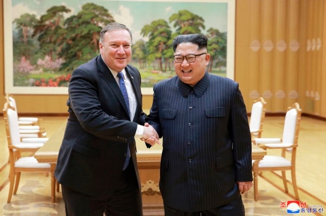 Ngoại trưởng Mỹ tặng đĩa nhạc Người Hỏa tiễn cho ông Kim Jong-un ngoai truong my tang dia nhac nguoi hoa tien cho ong kim jong un