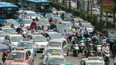 Giao thông hỗn loạn vì phương tiện trộn dòng