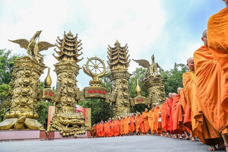 Hơn 1.000 tăng ni, phật tử dự đại lễ Vu Lan hon 1000 tang ni phat tu du dai le vu lan tai kdl suoi tien