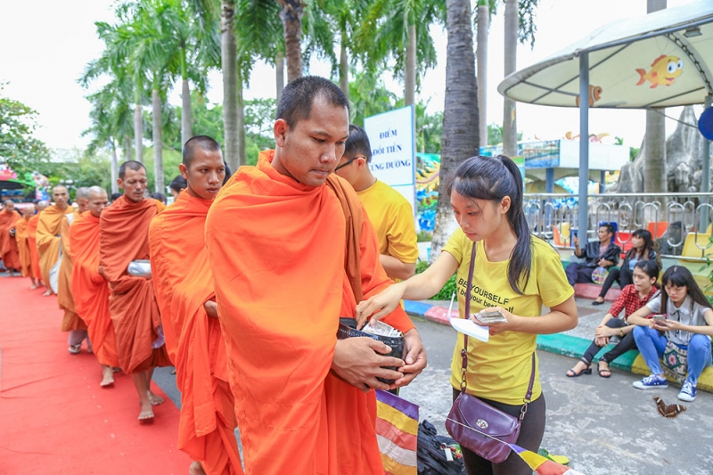 hon 1000 tang ni phat tu du dai le vu lan tai kdl suoi tien