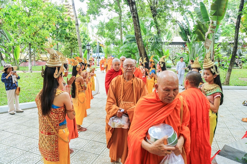 Hơn 1.000 tăng ni, phật tử dự đại lễ Vu Lan hon 1000 tang ni phat tu du dai le vu lan tai kdl suoi tien