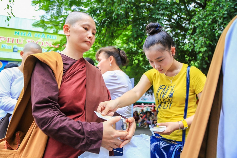 Hơn 1.000 tăng ni, phật tử dự đại lễ Vu Lan hon 1000 tang ni phat tu du dai le vu lan tai kdl suoi tien