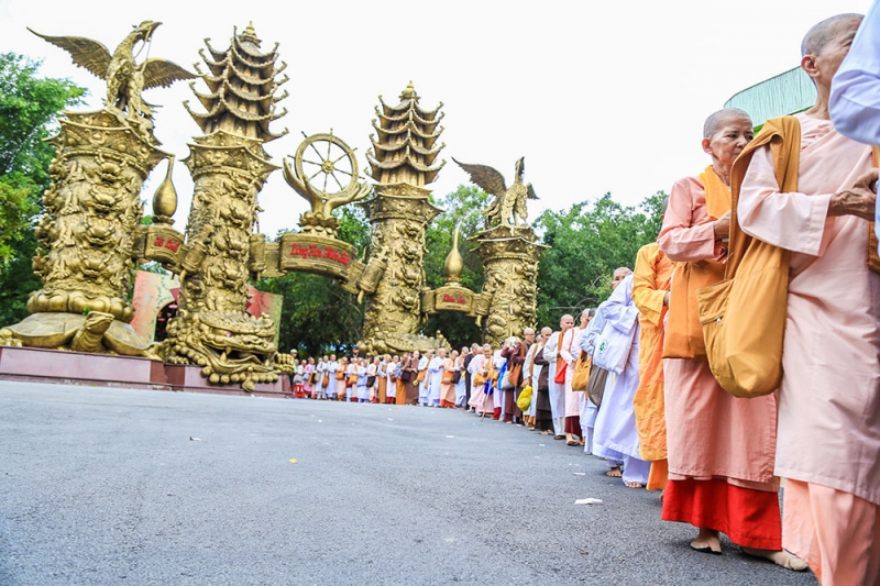 Hơn 1.000 tăng ni, phật tử dự đại lễ Vu Lan hon 1000 tang ni phat tu du dai le vu lan tai kdl suoi tien