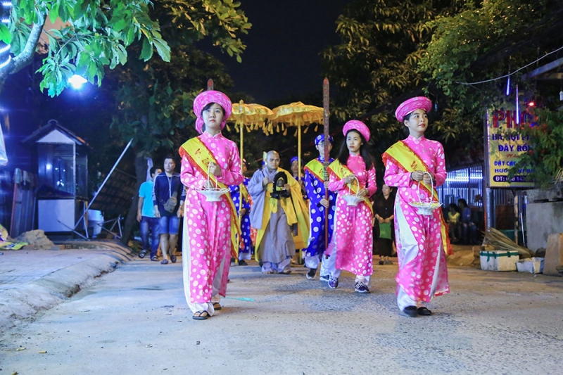 le vu lan gui nguyen cau theo canh hoa dang