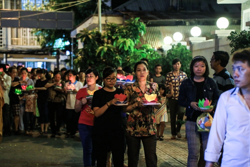 le vu lan gui nguyen cau theo canh hoa dang
