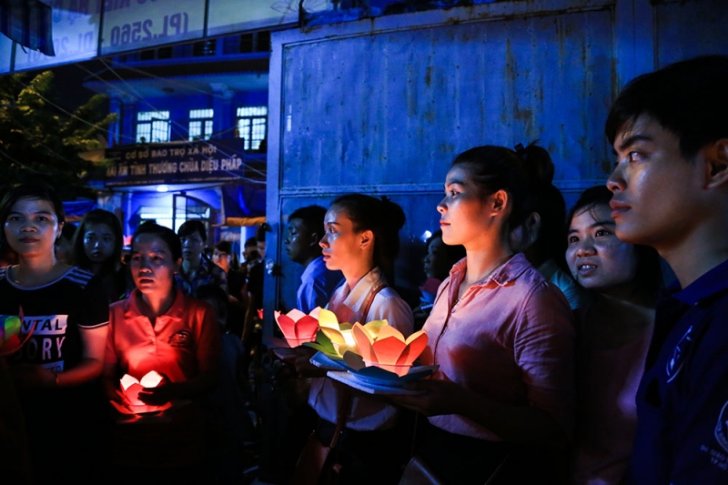 le vu lan gui nguyen cau theo canh hoa dang