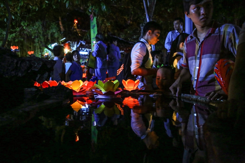 le vu lan gui nguyen cau theo canh hoa dang