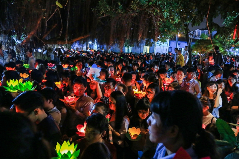 le vu lan gui nguyen cau theo canh hoa dang